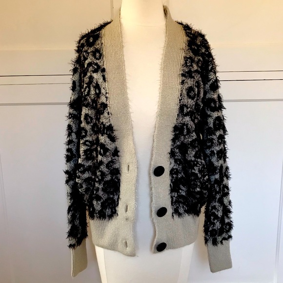 FRANCESCA’S Leopard Print Cardigan Medium NWT - Picture 2 of 11